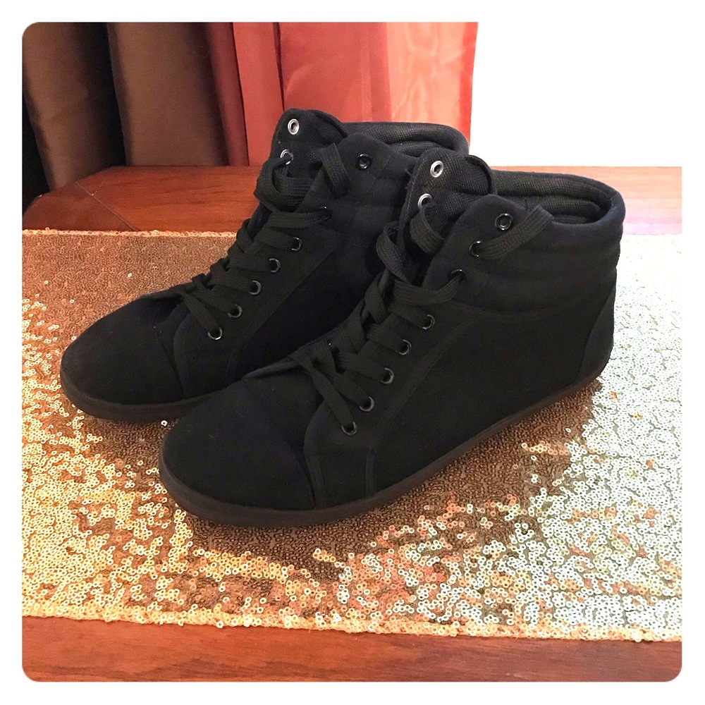Women’s Sz 8.5 canvas sneaker